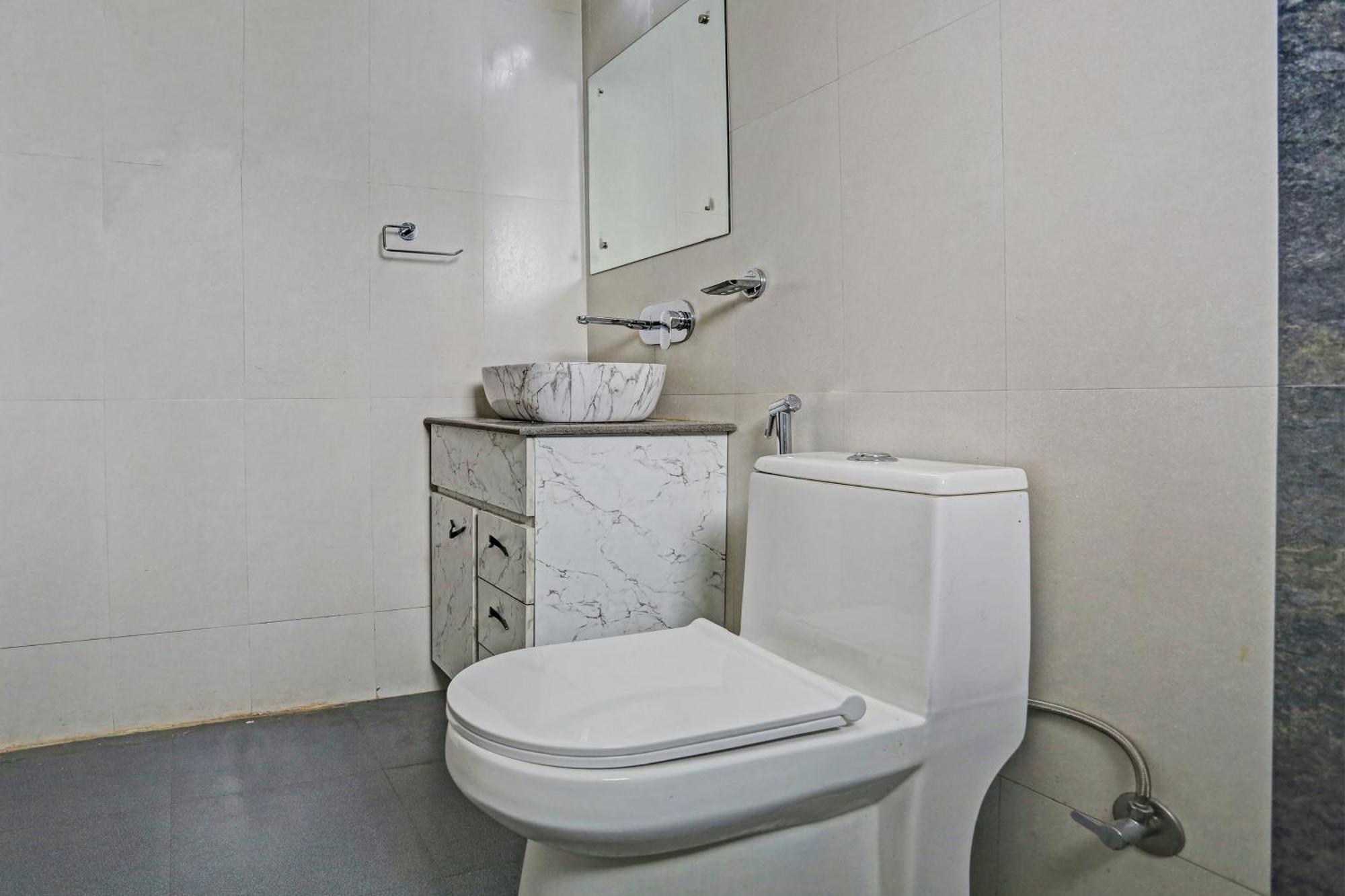 Hotel O Vikrant Residency Gurgaon Exterior photo
